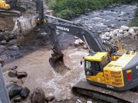 Pelle huile biologique travaux en cours d&#39;eau PAX